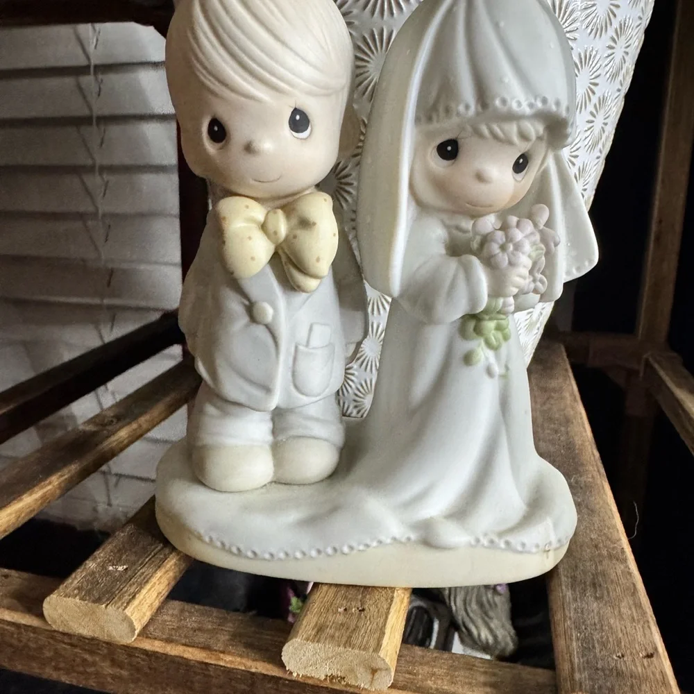 Precious Moments Bride and Groom Cake Topper - Cream and White